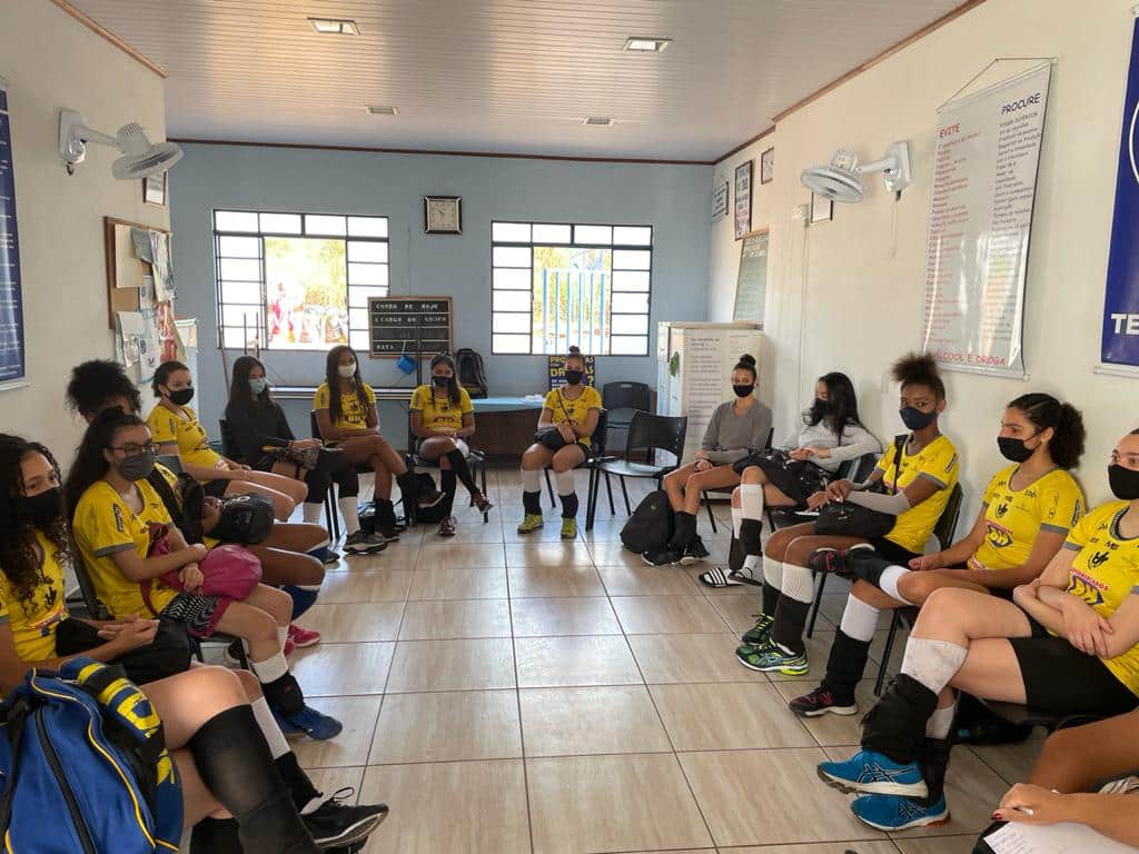 Instituto Mais Ação- Foto da reunião com a nova psicóloga