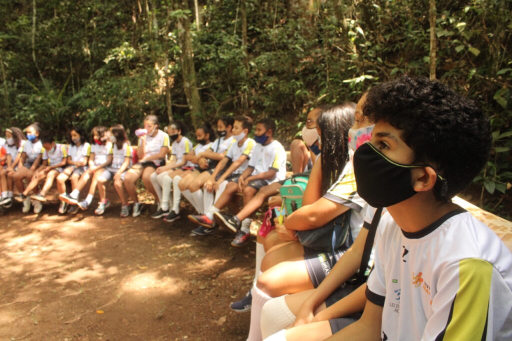 Instituto Mais Ação - Visita no CEA de Nova Lima - Beneficiados sentados em meia lua