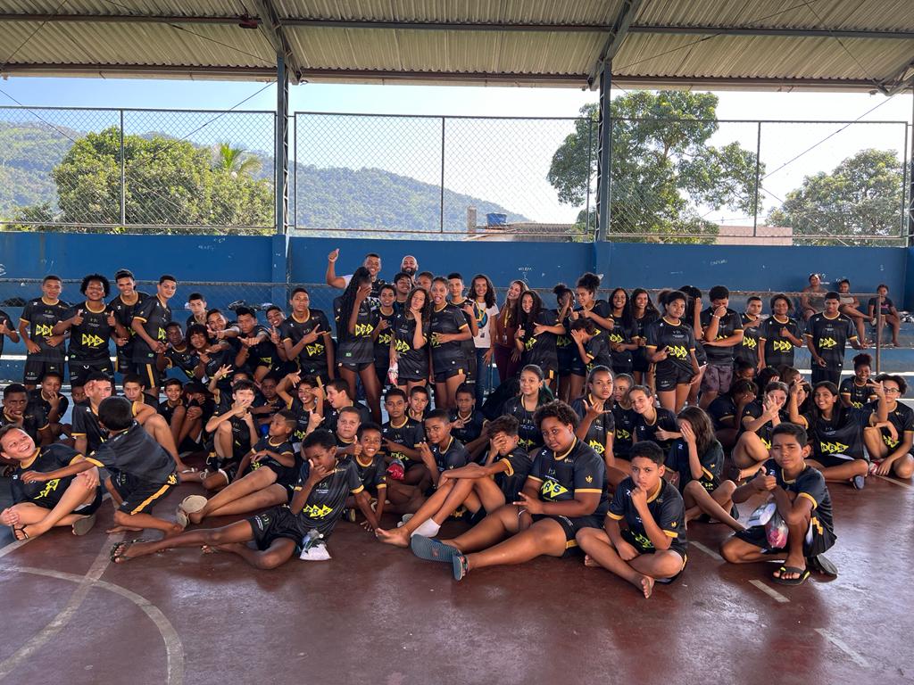 Instituto Mais Ação - Entrega de uniforme em Itaguaí - beneficiados com uniforme