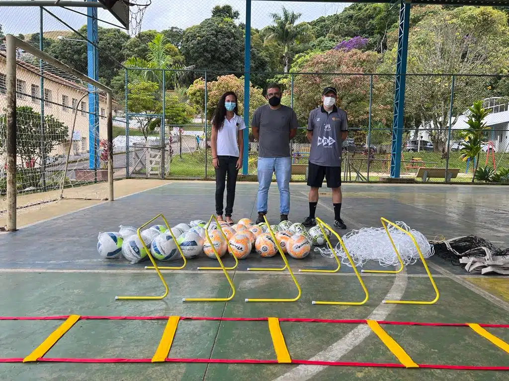 Instituto Mais Ação - Entrega de uniformes em Juiz de Fora - materiais esportivos