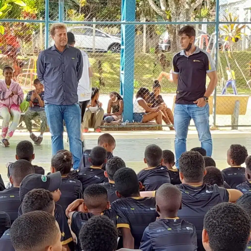 Instituto Mais Ação - Entrega de uniformes em Juiz de Fora - Beneficiados com uniforme