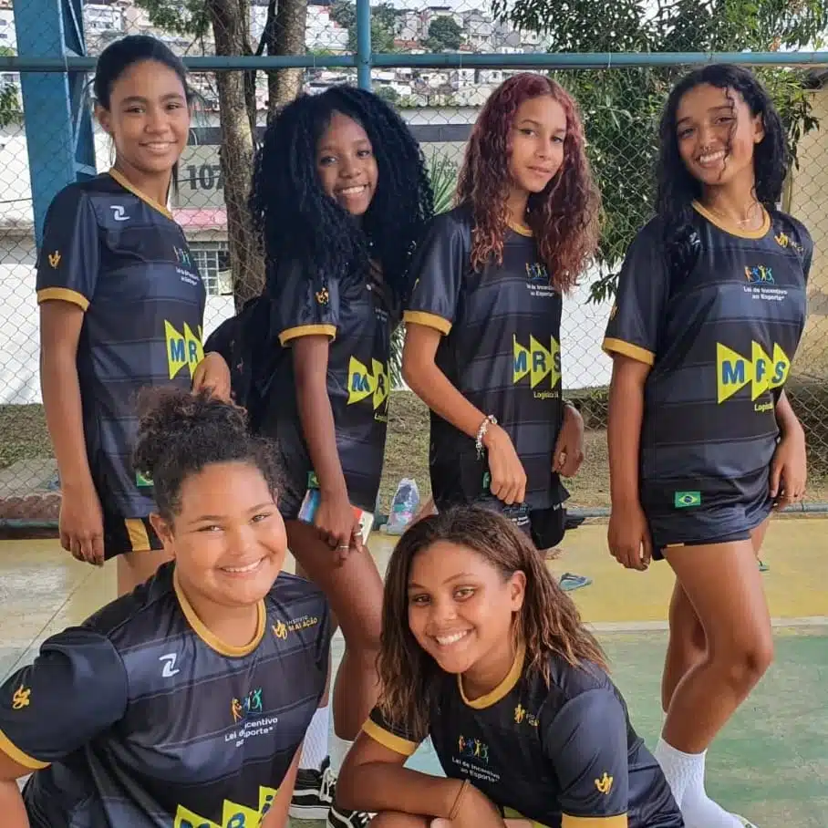 Instituto Mais Ação - Entrega de uniformes em Juiz de Fora - Beneficiadas com uniforme
