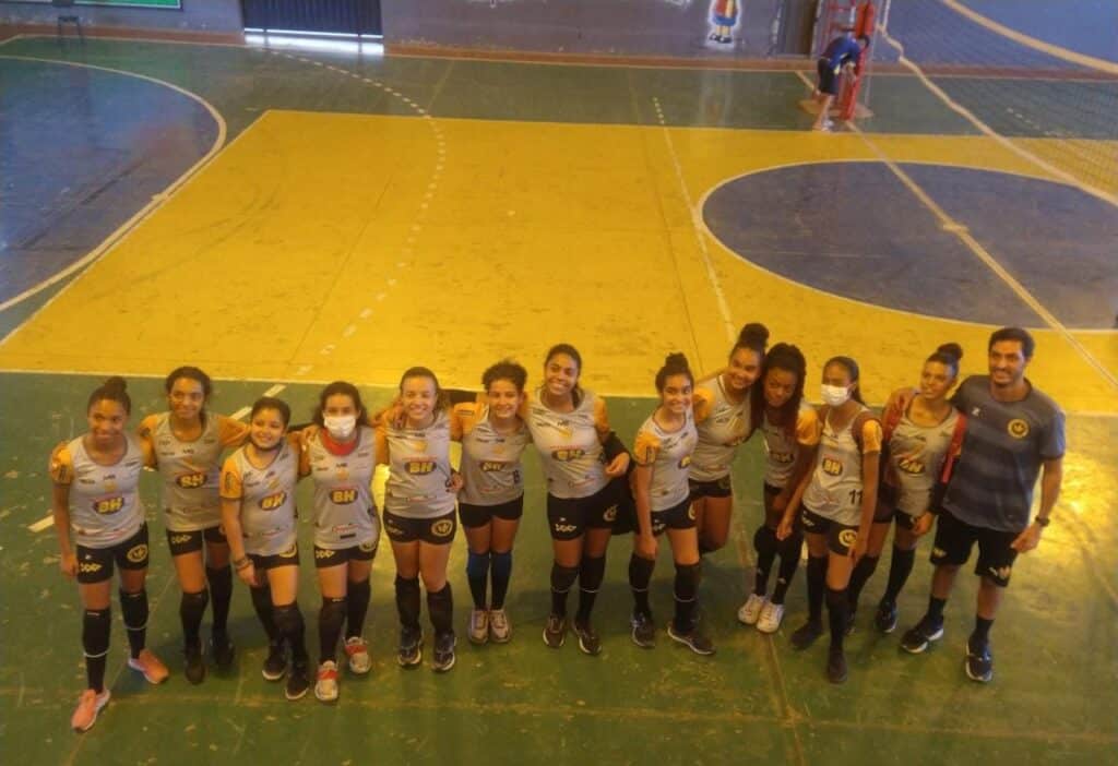 Instituto Mais Ação- sub-14 do MAV vence em Juatuba - atletas posando para foto